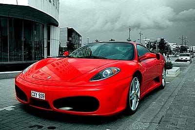 En röd Ferrari